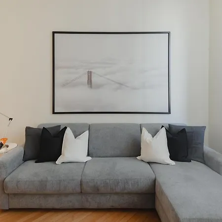 Gohost - Quiet, Bright & Stylish Flat In The Heart Of Apartment *