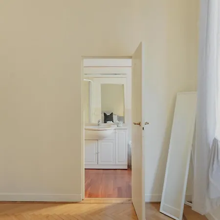 Gohost - Quiet, Bright & Stylish Flat In The Heart Of Apartment