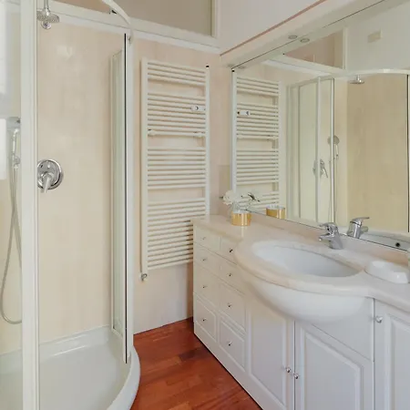 Gohost - Quiet, Bright & Stylish Flat In The Heart Of