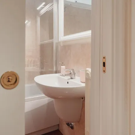 Gohost - Quiet, Bright & Stylish Flat In The Heart Of * Milan
